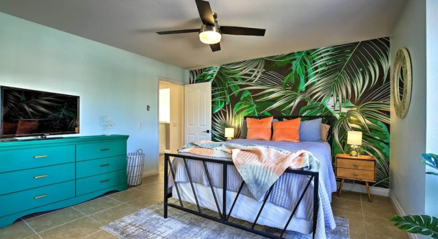 Коттедж с 4 комнатами с балконом Upscale Palm Desert Oasis w/ BBQ - Near Golf!