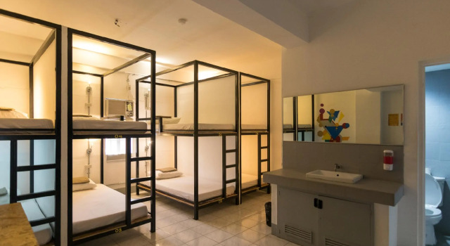 Кровать в общем номере Mad Monkey Hostel Cebu City