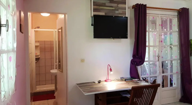 Studio in St-benoit, With Wonderful Mountain View, Pool Access, Enclos, Book Lejlighed Hoteller i Saint-Benoit med pool, Swimmingpool