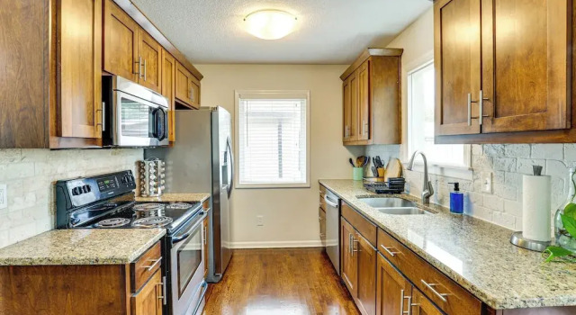 Коттедж Walk to Macken Park: Home w/ Fenced Yard & Patio