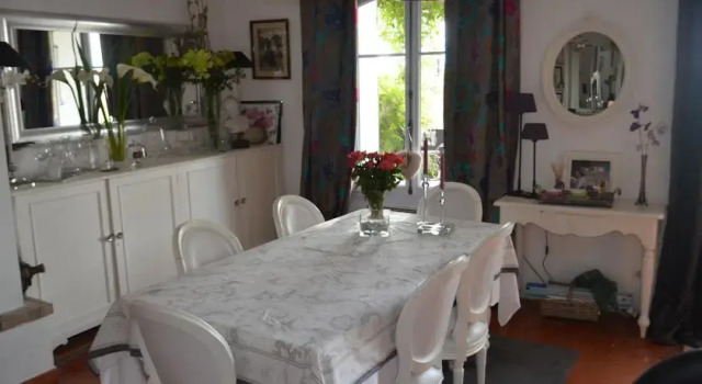 Un Relais En Provence, Забронировать Отель Эгюий Буш-дю-Рон