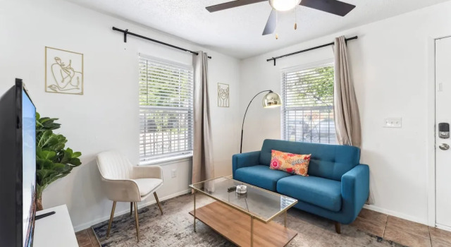 Prime Location Chic 1BR Fast Wifi 7 Min to Downtown, Забронировать Отель Остин Greater Austin, рядом с Pleasant Valley Park