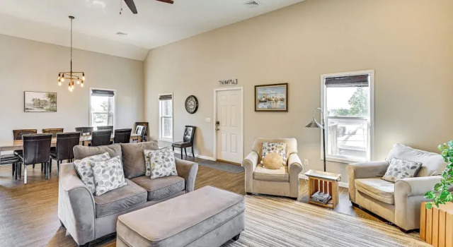 Walk to Academy: Lake Max Family Penthouse, Buchen Sie Ferienhaus Culver Bundesstaat Indiana