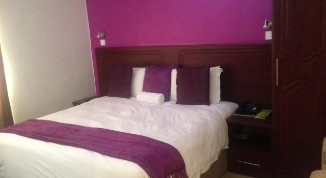 Ronberry, Rezervovat Hotel Serowe Central District