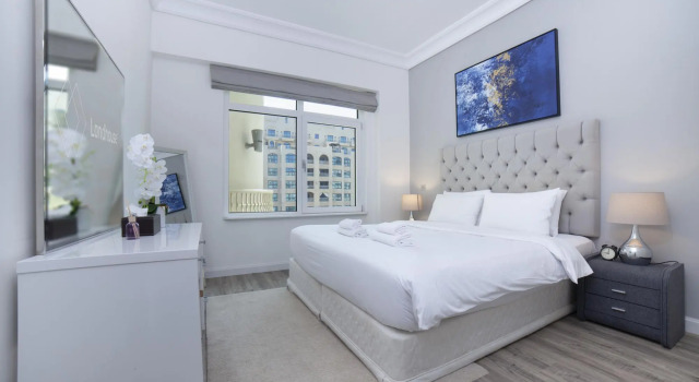 2BR on Palm Jumeirah With Beach and Complimentary Golf, Забронировать Апартаменты/квартира Пальма Джумейра , рядом с Jumeirah Palm Tram Station