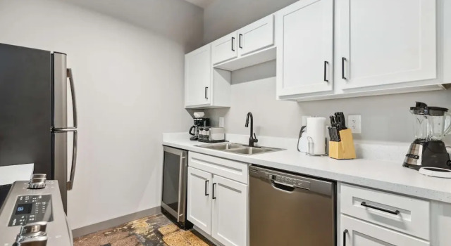 Апартаменты Business Spacious 2BR Downtown Retreat