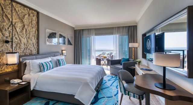 Двухместный номер с балконом и oceanfront Fujairah Rotana Resort & Spa - Al Aqah Beach