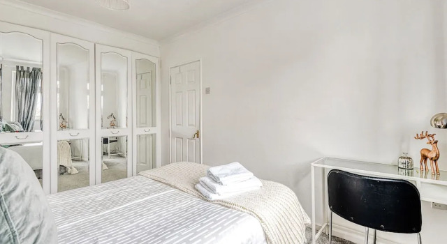 Spacious 3 Bedroom Garden House, Забронировать Отель Отели Англии 3 звезды, 3*