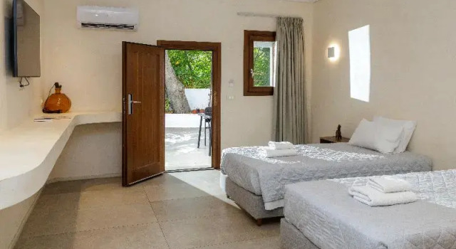 Кровать в общем номере с 6 комнатами Edem Garden Residence by Estia