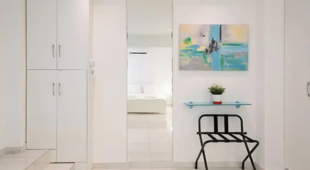 Студия Cute and Convenient Studio in Athens