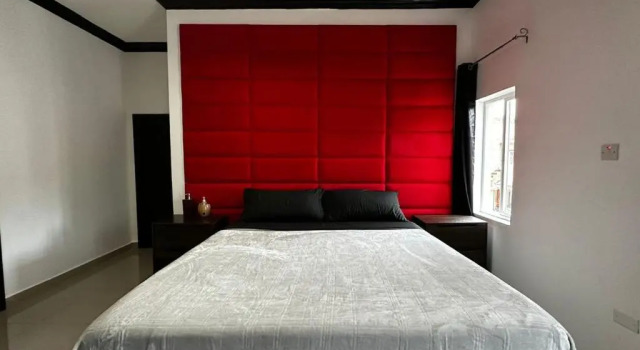 Апартаменты Luxury Living Modern & Contemporary Home With Brand New Pool in Manor Park