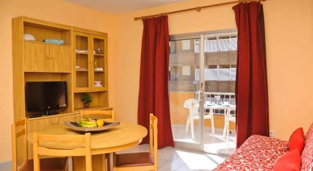 Apartaments Garrotxa, Varaa Hotelli Torroella de Montgrí Baix Empordà