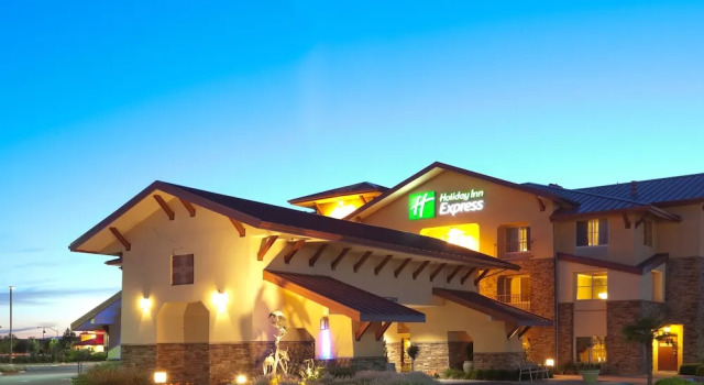 Holiday Inn Express & Suites Turlock - Highway 99, 예약 호텔 털록 