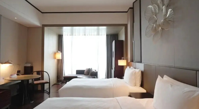 Четырёхместный номер Standard HUALUXE Xiamen Haicang Habour View