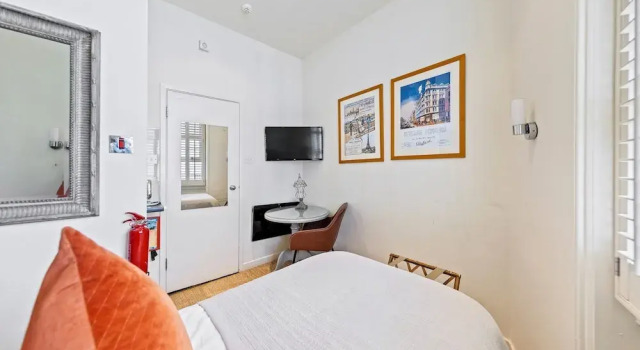 Одноместный номер Standard с видом на город Vancouver Hotel & Studios
