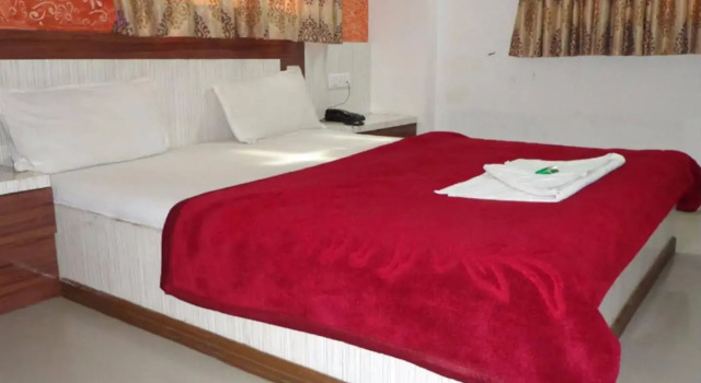 Hotel Om Palace, Réserver Hôtel Vastral Gujarat