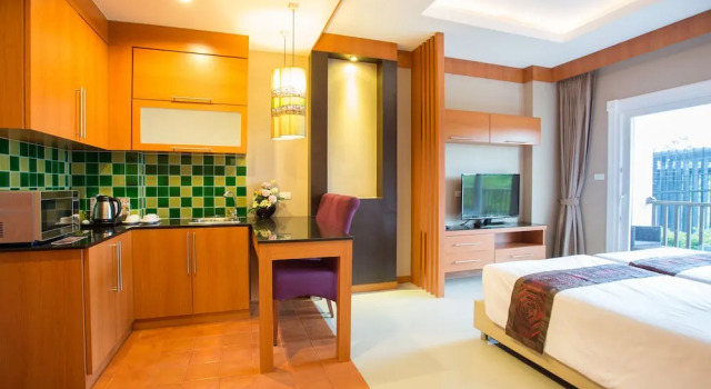 Семейный номер Standard с 2 комнатами с балконом Romantic Khon Kaen Hotel