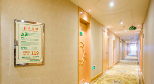 Vienna Classic Hotel Shaodong Jinlong Avenue Branch, Book Hotel Hoteller i Shaodong med parkering, Parkering