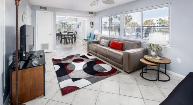 Апартаменты Seaspray Condos 202D