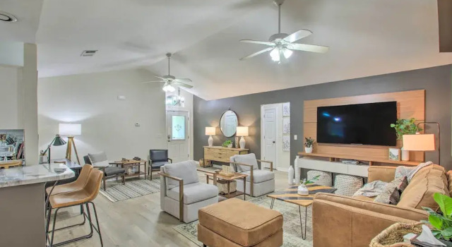 Cozy-modern Pensacola Home: Large Yard, Grill, 预订 酒店 Brent 美利坚合众国-美利堅合眾國