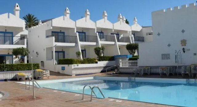 Bungalows Marbella Golf, Забронировать Отель Отели Плайя дель Инглес с бассейном, рядом с Экуменический храм Эль-Сальвадор, Бассейн