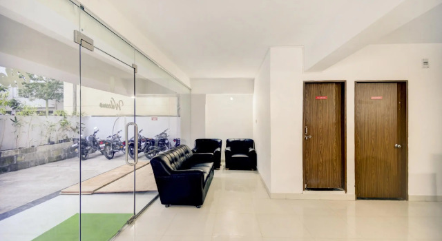SPOT ON 74516 Hotel Ambience INN, Забронировать Отель Отели штата Махараштры 3 звезды, 3*