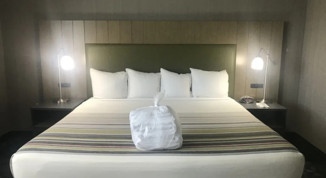 Люкс Country Inn & Suites by Radisson, Delta Park North Portland