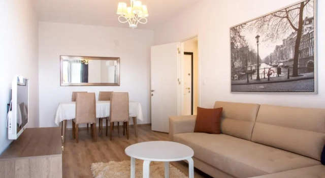 Spacious and Furnished Flat with Balcony in Izmir, Rezerwuj Hotel Cigli Izmir