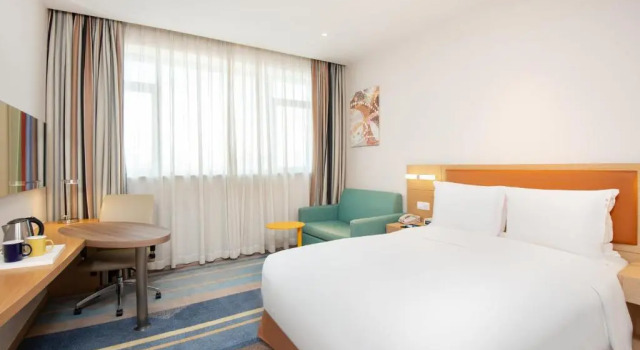 Двухместный люкс c 1 комнатой Отель Holiday Inn Express SHANGHAI ZHENPING by IHG