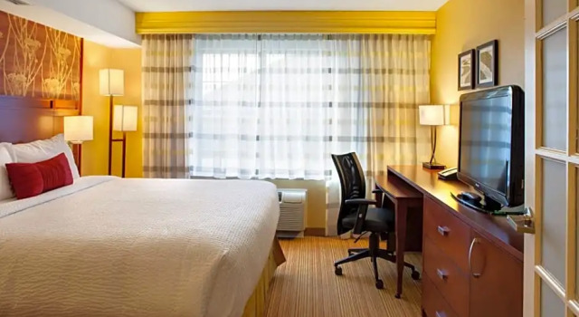 Двухместный люкс c 1 комнатой Courtyard by Marriott London