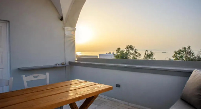 Кровать в общем номере Central Hostel Oia