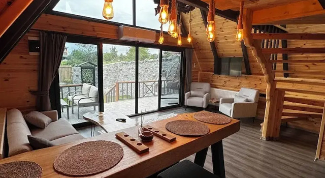 Peleri Bungalov, Забронировать Дом для отпуска Отели Пазар с парковкой, Парковка