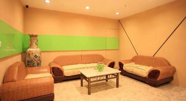Dalian Haiyuwang Hotel, Boek Hotel Zhongshan 