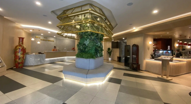 New Hollywood Hotel