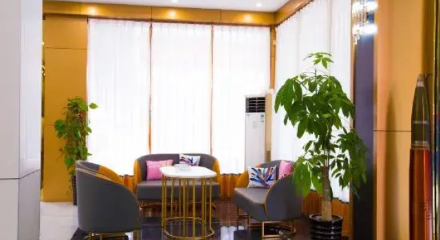 Tianlin Famous City Hotel, Rezerwuj Hotel Hotele w Baise z parkingiem, Parking