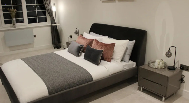 Luxury 1 Bed Apartment In The Heart Of Rochester, Book Lejlighed Lejligheder i Rochester, Lejlighed