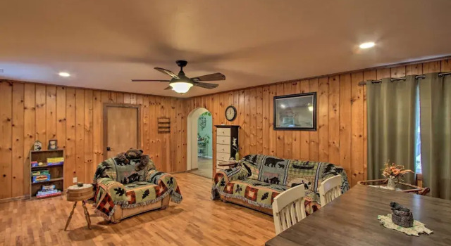 Packwood Getaway w/ Game Room, Grill & Patio