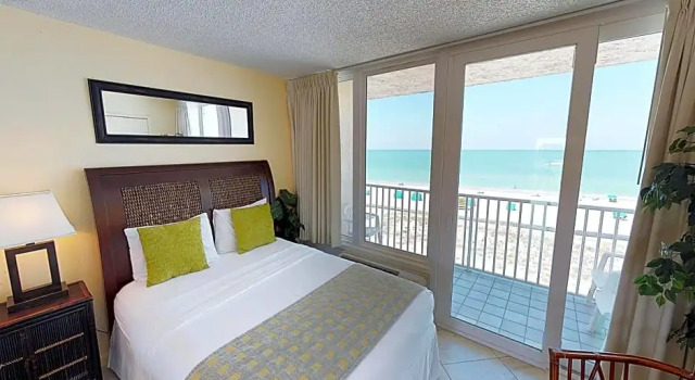 Четырёхместный номер Standard с видом на океан Island Inn Beach Resort