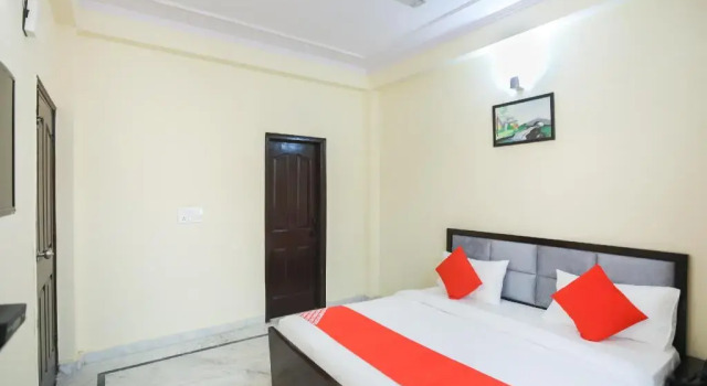 Golden Suites by OYO Rooms