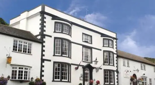 Кровать в общем номере Donington Manor Hotel