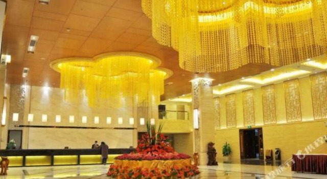 Meihong Hoilday Hotel, Rezerwuj Hotel Hotele w Huangshi z parkingiem, Parking