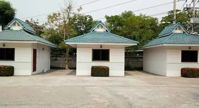 Fahproudfon Hotel, Varaa Hotelli Hotellit North-Eastern Thailand pysäköinnillä, Pysäköinti