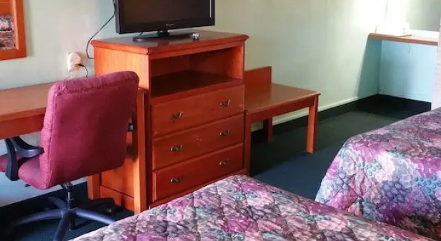 Четырёхместный номер Classic Budget Inn