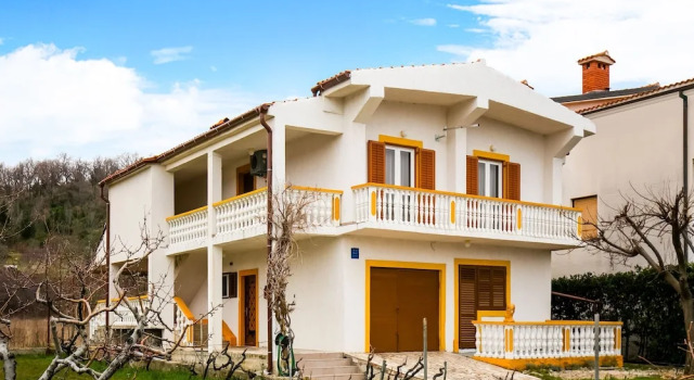 Lovely Apartment in Krneza Near Seabeach