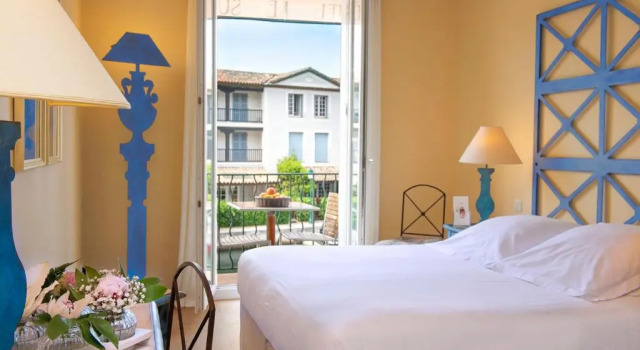 Двухместный номер Superior с балконом и с видом на канал Hotel Le Suffren Golfe de Saint Tropez