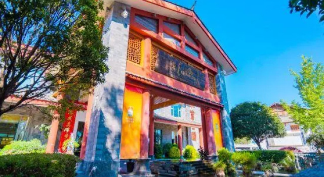 YuLong Paradise, Rezerwuj Hotel Hotele w Lijiang z basenem, w pobliżu Sifang Tingyin Square, Basen