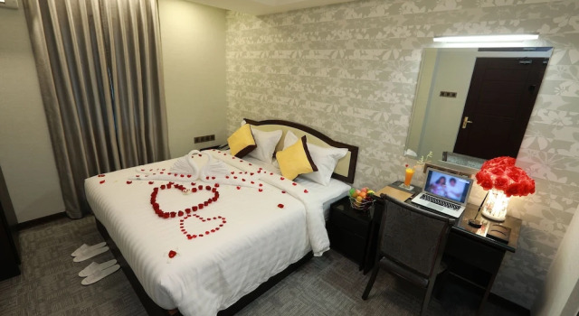 Люкс Royal с балконом Rose Palace Hotel Yangon