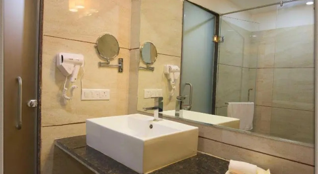 The Celestial Park Hotel, Забронировать Отель Отели штата Махараштры 3 звезды, 3*