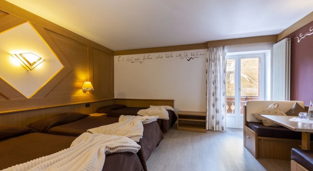Трёхместный номер Standard с балконом Hotel La Serenella