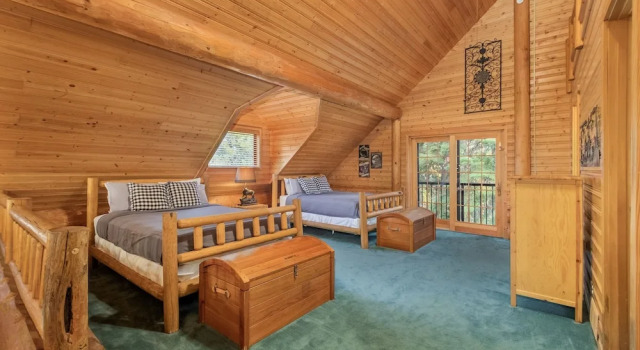 Soaring Pines Lodge 1 Bedroom Home by NW Comfy Cabins by RedAwning, Buchen Sie Ferienhaus Villen in Telma, Villa